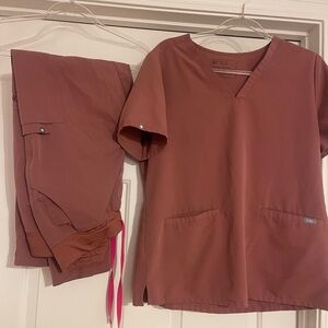 Figs Dusty Rose Scrub Set